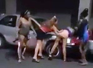 老婆脱老公衣服视频,夫妻私密互动视频曝光